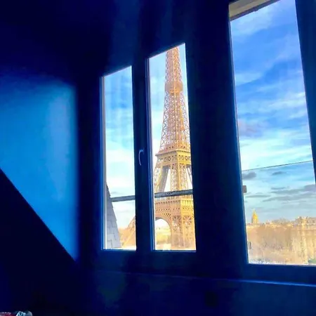 Eiffel Tower Romantic View * Paryż