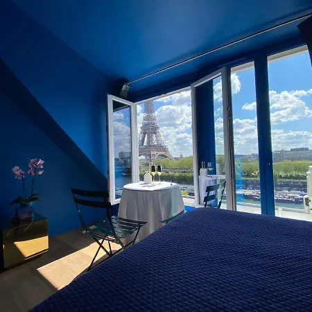 Eiffel Tower Romantic View * Paryż